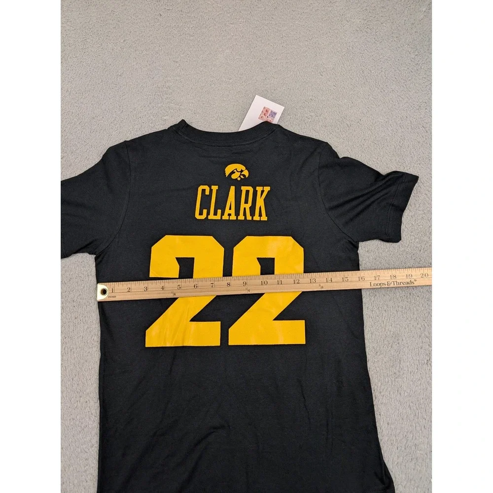 Iowa Hawkeyes‎ Shirt Womens Medium Black NCAA Basketball Clark 22 Nike T-Shirt